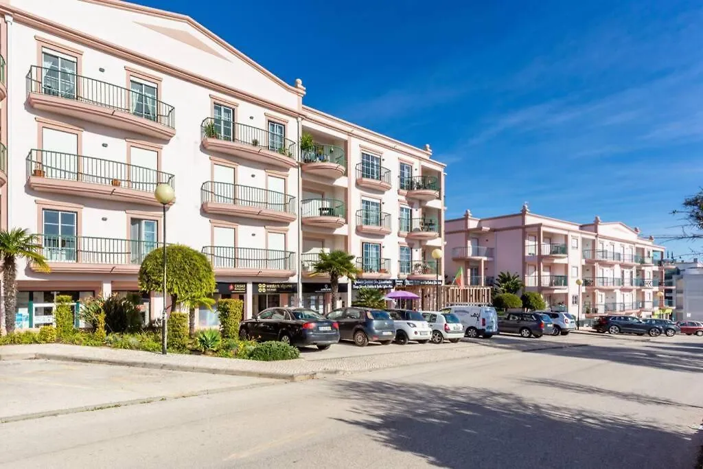 Lovely 2 Bedroom Apartment Including Pool, Stunning Ocean Views & Beach Closeby Luz Portugália